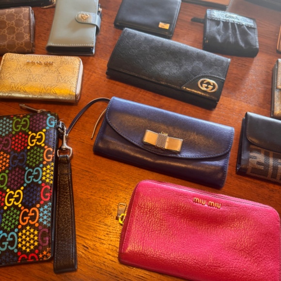 WALLET BLOWOUT - 15% OFF FOR ANY 2 WALLETS!! OR CLUTCHES - LUXURY & MID - Picture 11 of 12